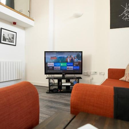 Stunning Mezzanine Apartment Near City Centre Cardiff Exterior photo